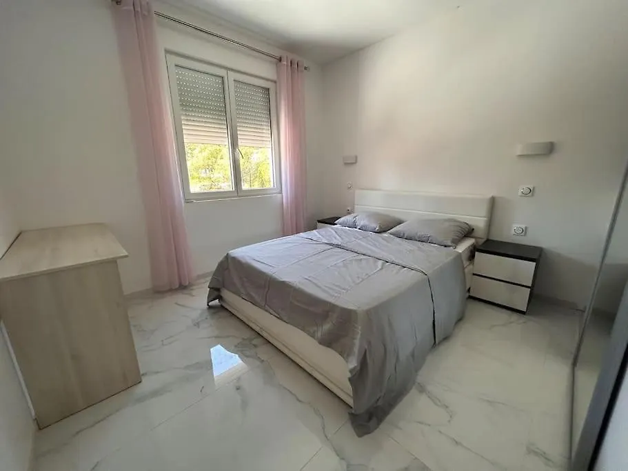 Villa Appartement 3 Chambres, Refait A Neuf, Piscine, Proche Mer Et Gare Cagnes-sur-Mer